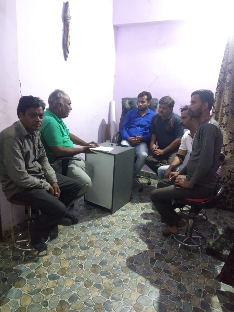 कंधों राष्ट्रीय पत्रकार कल्याण परिषद की बैठक कार्यालय में आयोजित किया गया