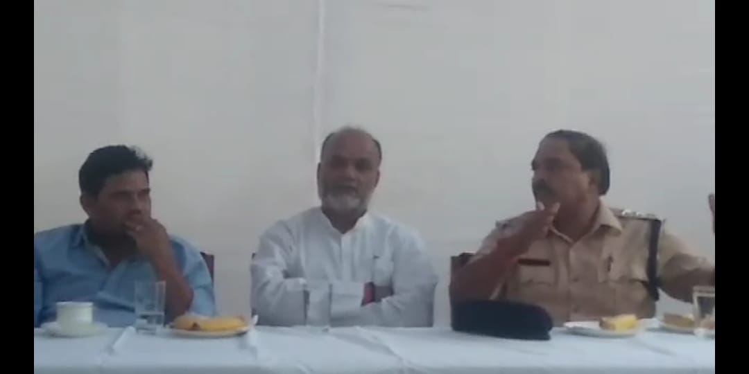 जनसंवाद कार्यक्रम में  ए सी सी दशहरा उत्सव मे झूला ग्राउन्ड  ठेका  एवं महंगाई को लेकर दिखा जन आक्रोश