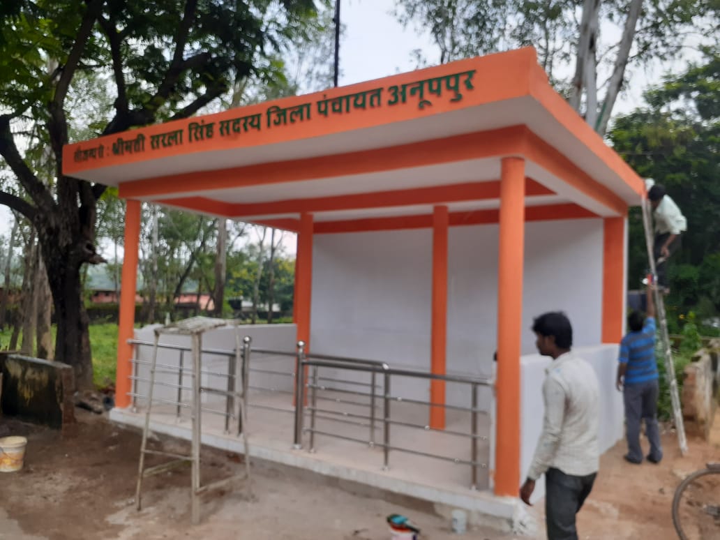 भारतीय जनता पार्टी मंडल राजनगर के ग्राम पंचायत बनगवा मे जिला पंचायत वार्ड नंबर 02 की जिला पंचायत सदस्या व सहकारिता लघु उद्योग समिति की सभापति श्री मती सरला सिंह जी द्वारा सवेरिया बगला के पास एक सुन्दर एवं आकर्षक यात्री प्रतीक्षालय का नव निर्माण कार्य कराया गया है। जिसका उदघाटन संसदीय क्षेत्र शहडोल की आदरणीय सांसद महोदया श्री मती हिमाद्री सिंह जी के कर कमलो द्वारा दिनांक 05.10.2019 को शायं 04बजे होना सुनिश्चित हुआ है।इस शुभ अवसर पर आप सभी नगरवासी सादर आमंत्रित हैं।आप सभी की उपस्थिति सादर अभिनन्दनीय है