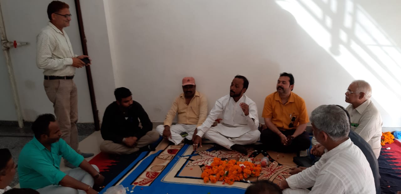 आज सीपरी बाजार किराना मार्केट अंतर्गत उदय कांपलेक्स में एक अनौपचारिक बैठक का आयोजन