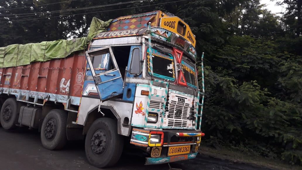 बरतराई कॉलरी में लगी प्राइवेट पक्षीराज बस ड्राइवर की बडी लापरवाही