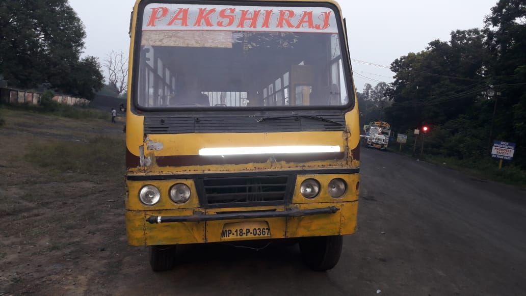 बरतराई कॉलरी में लगी प्राइवेट पक्षीराज बस ड्राइवर की बडी लापरवाही