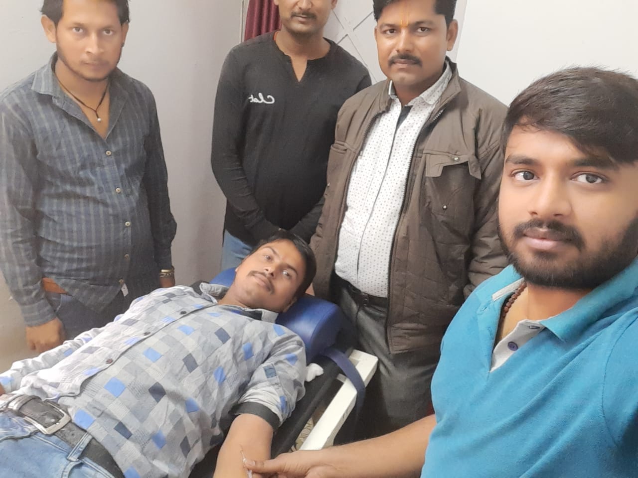 3 दिन से परेशान परिजनों को सोशल मीडिया से मिला खून