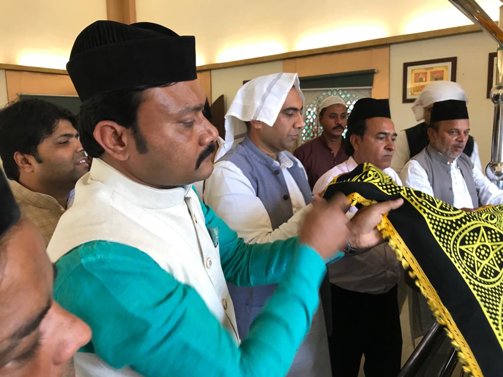 प्रभारी मंत्री कटनी ने प्रदेश के विकास के लिए मांगी दुआ