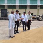 कलेक्टर ने गेहूं उपार्जन केंद्र का औचक निरीक्षण कर व्यवस्थाओं का लिया जायजा