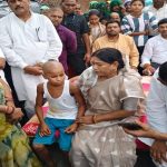 प्रभारी मंत्री ने ग्राम खरमसेड़ा पहुंचकर यादव परिवार को बढाया ढांढस