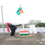 कलेक्टर श्री श्रोत्रिय ने कलेक्ट्रेट कार्यालय परिसर में किया ध्वजारोहण