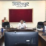कलेक्‍टर की अध्‍यक्षता में समय-सीमा प्रकरणों की समीक्षा बैठक संपन्न